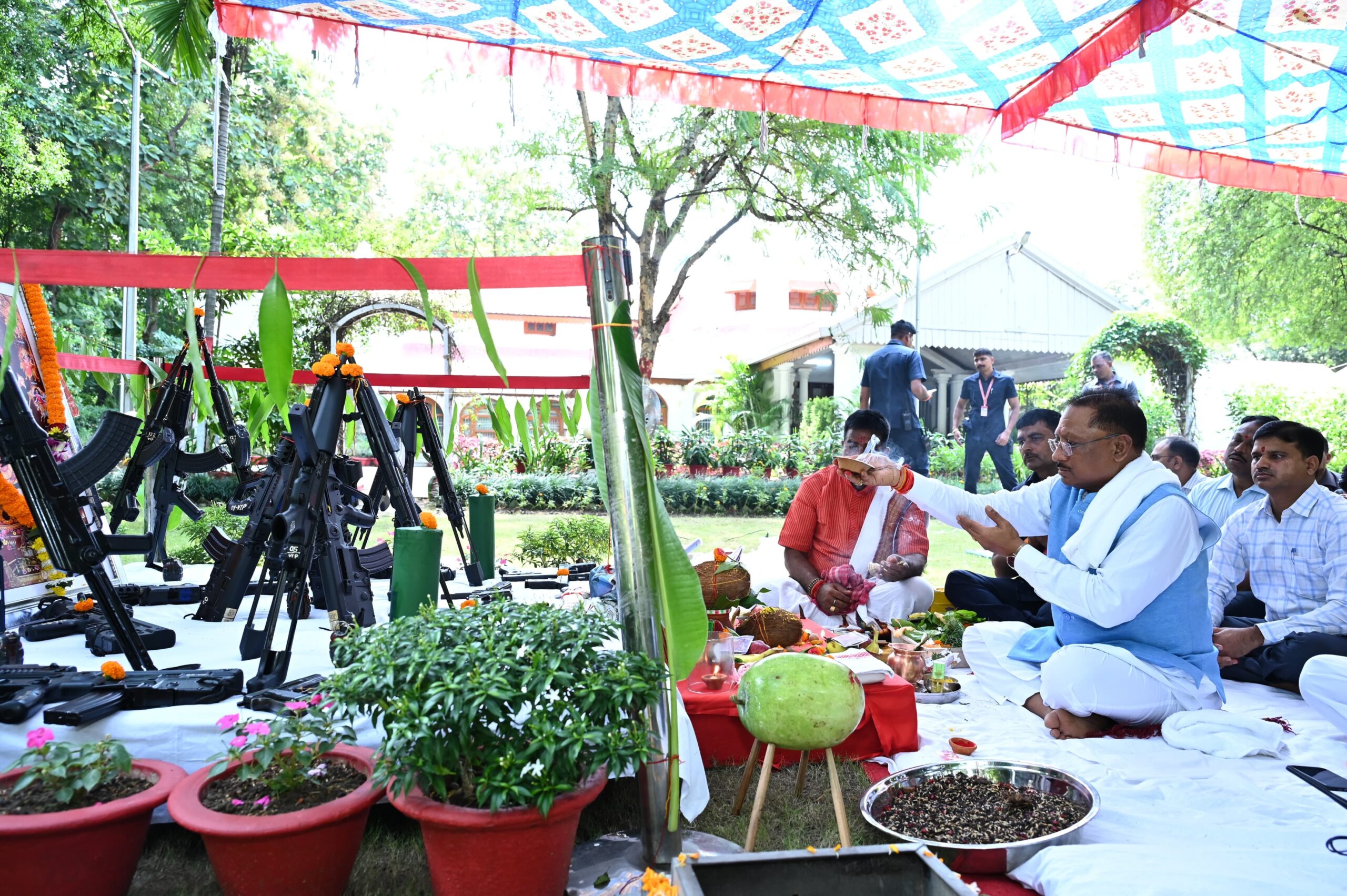 मुख्यमंत्री श्री विष्णु देव साय ने विजयदशमी पर्व के अवसर पर किया शस्त्र पूजन