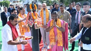 राष्ट्रपति मुर्मु ने देशवासियों के सुख-समृद्धि और निरंतर प्रगति के लिए आशीर्वाद मांगा