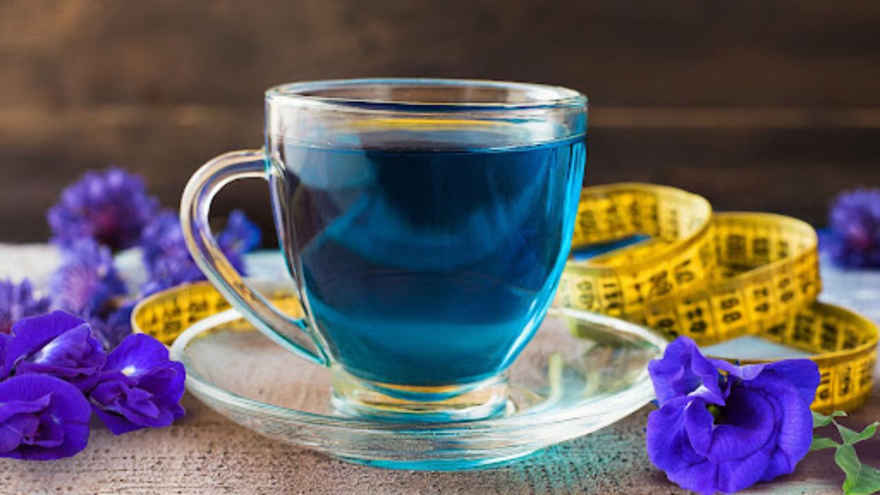 Blue Tea: क्या है ये नीला जादू जो आपको रखे जवान? हर किसी की पसंदीदा हर्बल ड्रिंक