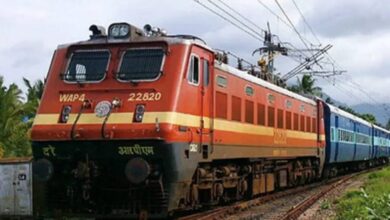 Train Cancelled: एक ही दिन में 50 ट्रेनें रद्द : 28 बीच में समाप्त, एक लाख यात्रियों की बढ़ी मुश्किलें