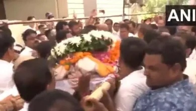 राज्यपाल रमेन डेका दिनेश मिरानिया के घर पहुंचे, श्रद्धांजलि दी