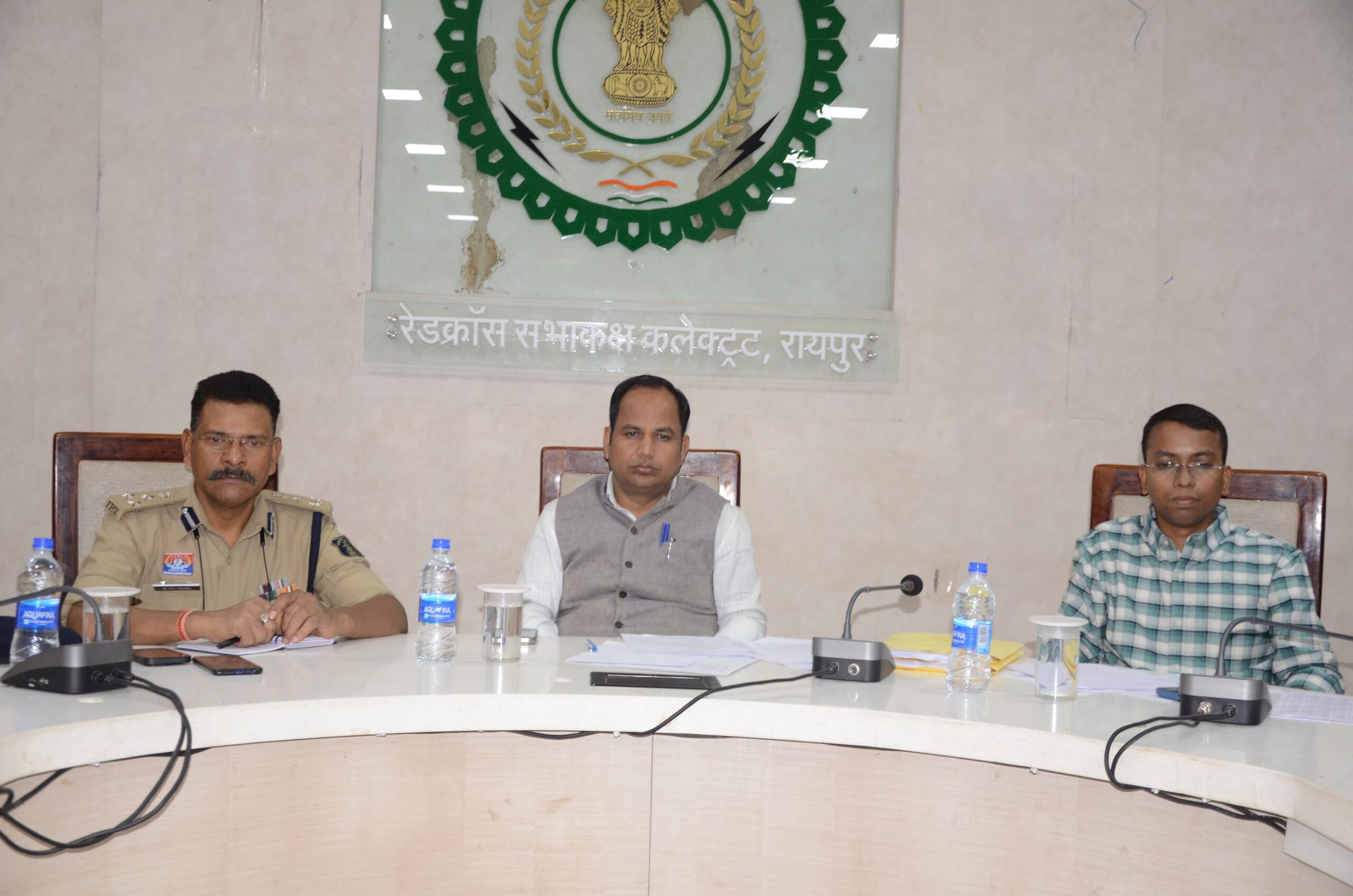 सभी 70 वार्डो-पंचायतों में समाधान पेटी रखी जायेगी, ताकि लोग अपनी समस्याएं और शिकायतें निःसंकोच लिखकर उसमें डाल सकें सभी 70 वार्डो-पंचायतों में समाधान पेटी रखी जायेगी, ताकि लोग अपनी समस्याएं और शिकायतें निःसंकोच लिखकर उसमें डाल सकें