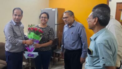 कलेक्टर डॉ. गौरव सिंह ने यूपीएससी में चयनित पूर्वा अग्रवाल को दी शुभकामना