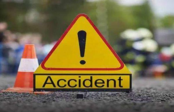 Accident : घर के बाहर बैठा था परिवार, नशे में धुत ट्रैक्टर ने रौंदा, 2 की मौत, 4 घायल Accident : घर के बाहर बैठा था परिवार, नशे में धुत ट्रैक्टर ने रौंदा, 2 की मौत, 4 घायल