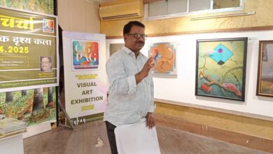 पेंटिंग प्रदर्शनी में हुई परिचर्चा, अनुभवी व्यक्तित्वों ने कलाकारों को सिखाई बारीकियां