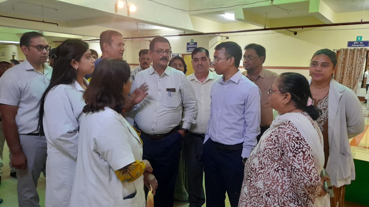 जिला पंचायत सीईओ कुमार बिश्वरंजन द्वारा अस्पतालों का औचक निरीक्षण, स्वास्थ्य सेवाओं की ली जानकारी जिला पंचायत सीईओ कुमार बिश्वरंजन द्वारा अस्पतालों का औचक निरीक्षण, स्वास्थ्य सेवाओं की ली जानकारी