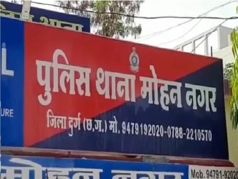 दुर्ग दरिंदगी मामला : वकीलों ने आरोपी के लिए केस लड़ने से किया इनकार, समाज में भी उबाल दुर्ग दरिंदगी मामला : वकीलों ने आरोपी के लिए केस लड़ने से किया इनकार, समाज में भी उबाल