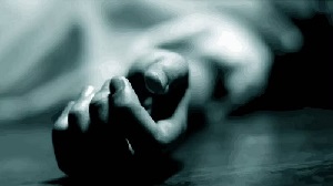 अपने दो बच्चों का गला रेतने के बाद महिला ने की आत्महत्या