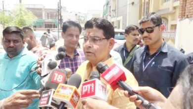 आतंकी हमले में मारे गए दिनेश मिरानिया के परिवार से मिले मंत्री टंकराम वर्मा, मदद का दिया भरोसा
