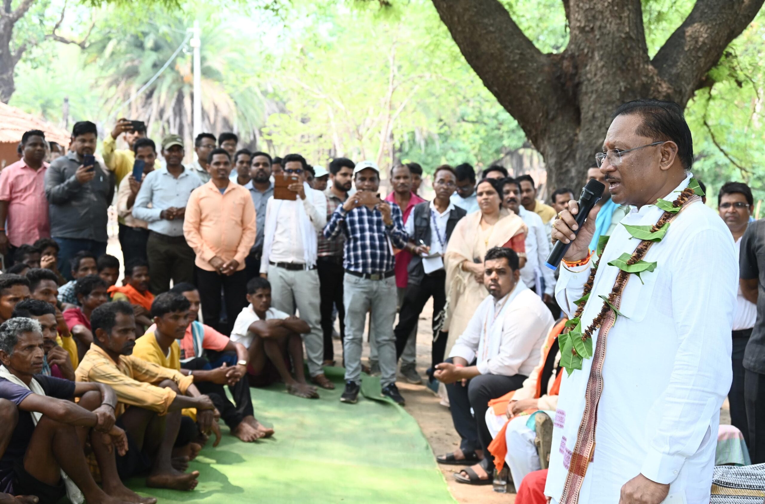 मुख्यमंत्री विष्णु देव साय पहुंचे दंतेवाड़ा जिले के ग्राम मुलेर : छत्तीसगढ़ के अंतिम छोर पर पहुंचा सुशासन तिहार मुख्यमंत्री विष्णु देव साय पहुंचे दंतेवाड़ा जिले के ग्राम मुलेर : छत्तीसगढ़ के अंतिम छोर पर पहुंचा सुशासन तिहार